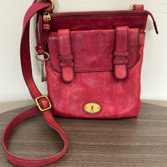 Fossil Red Leather Gold Key Vintage Crossbody Bag Purse - Picture 2 of 12